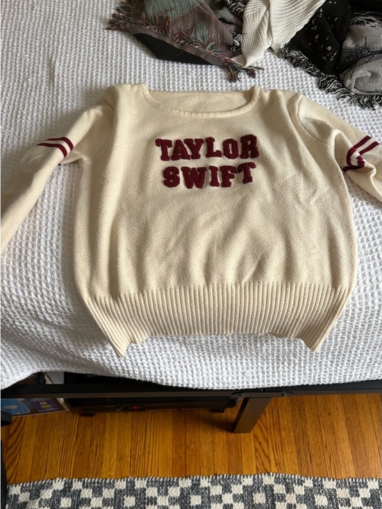 Taylor Swift Sweaters - Taylor Swift Red Crew neck sweater